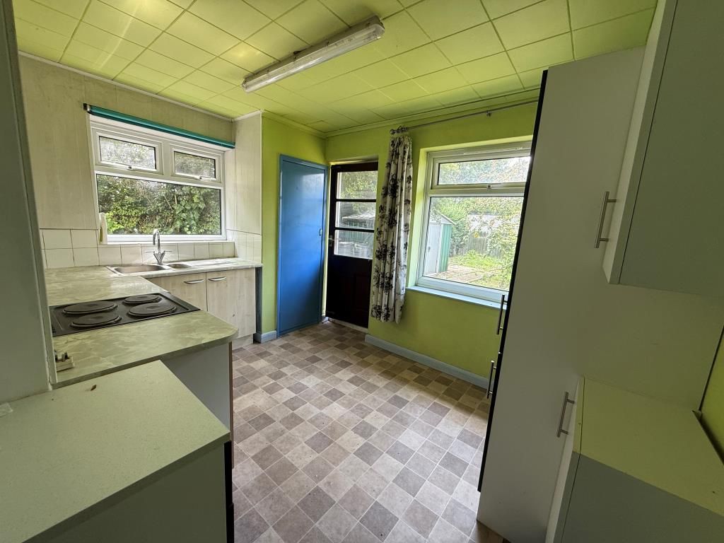 Property photo 2 of 8 Kitchen