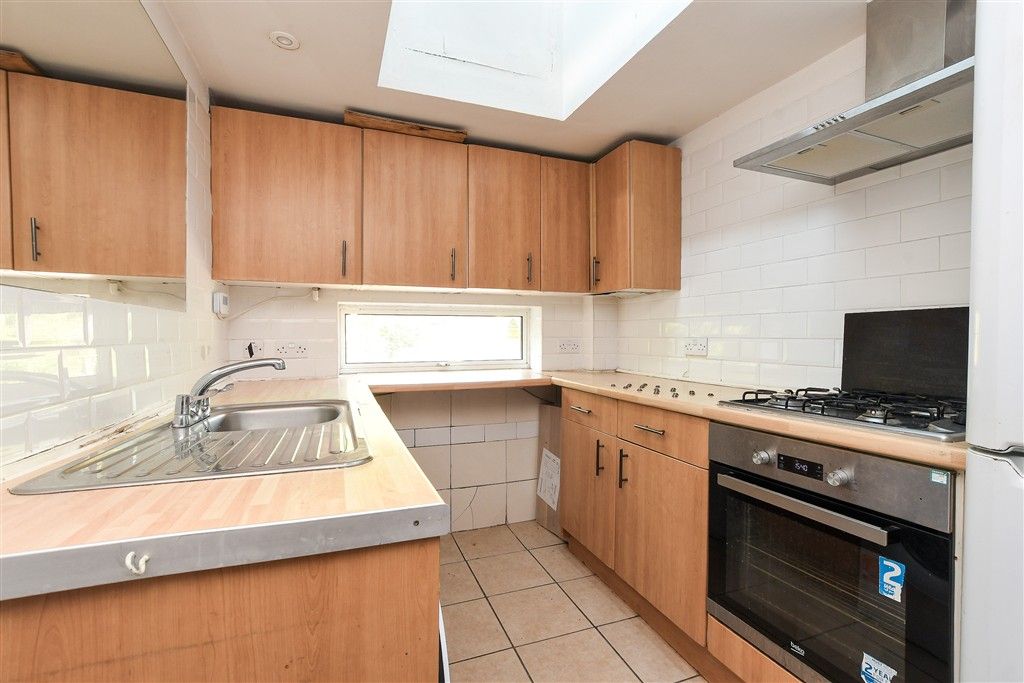 Property photo 2 of 8 Kitchen