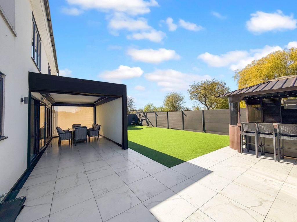 Property photo 2 of 35