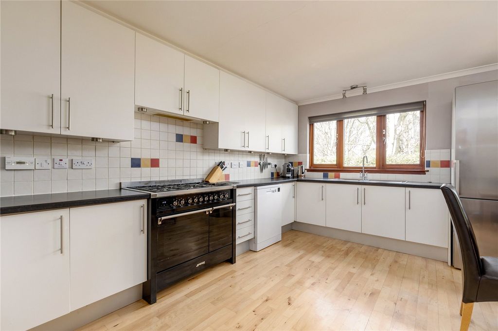 Property photo 3 of 29 Kitchen