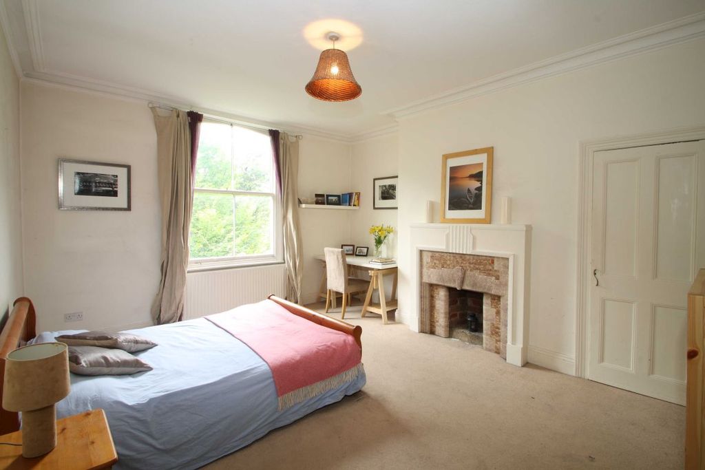 Property photo 3 of 9 9Bm Bed 1