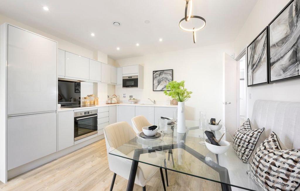 Property photo 2 of 13 Fairview New Homes - Zoopla -
