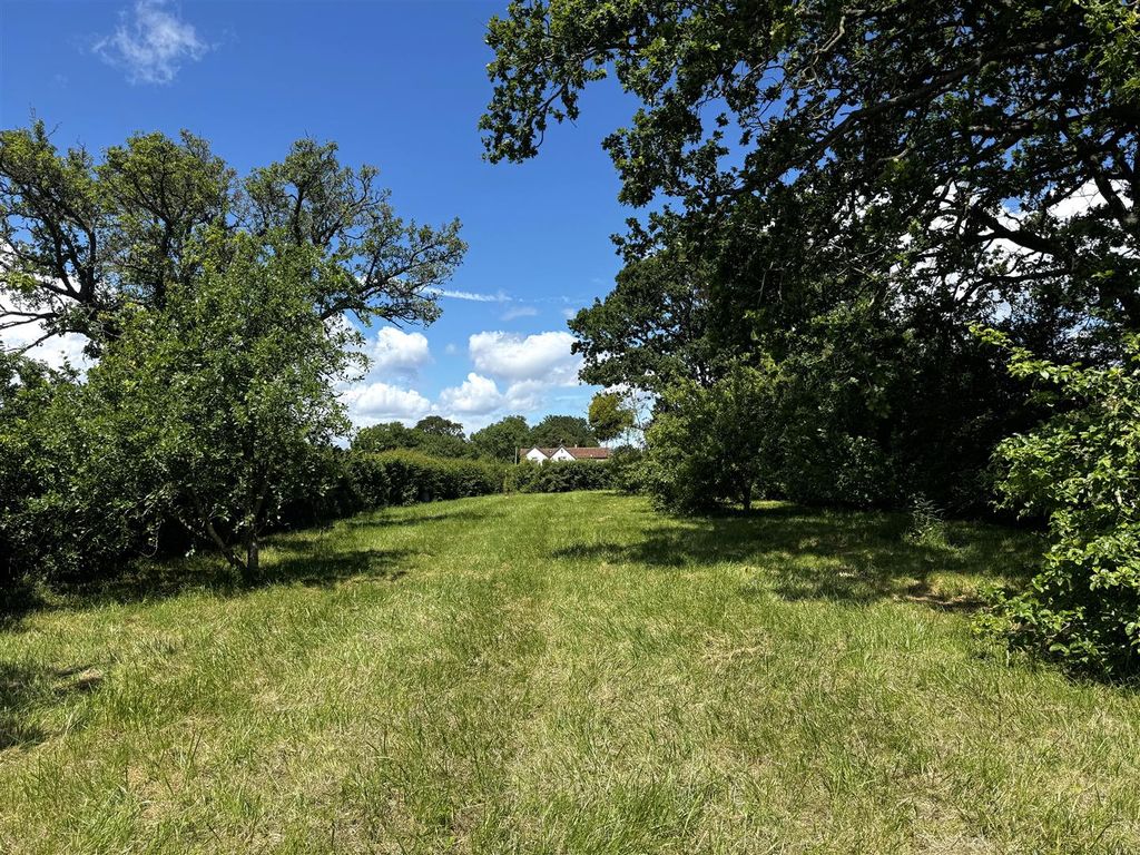Property photo 3 of 11
