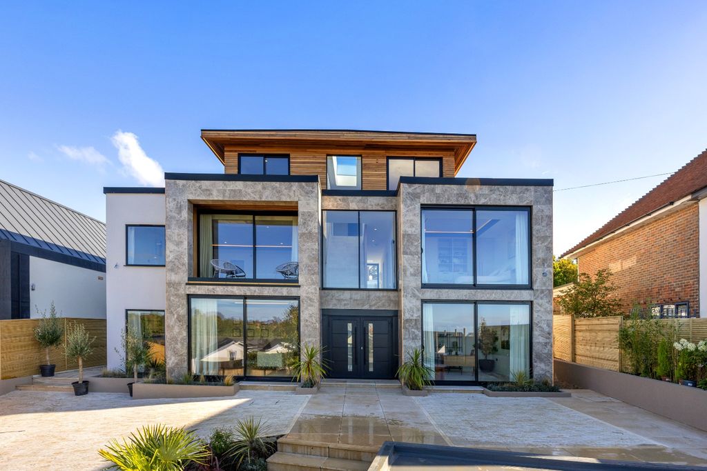 Property photo 1 of 60 5225730