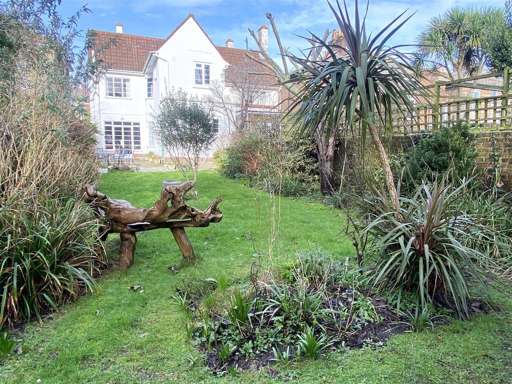 Property photo 1 of 38 Southerly Aspect Rear Garden