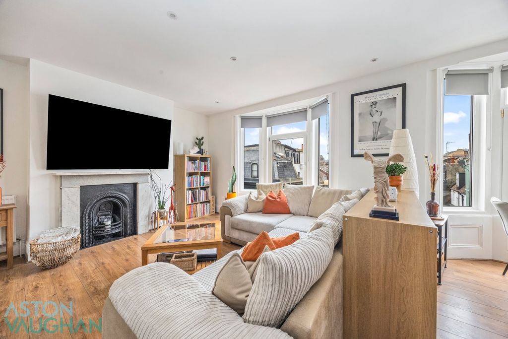 Property photo 2 of 19 4600031