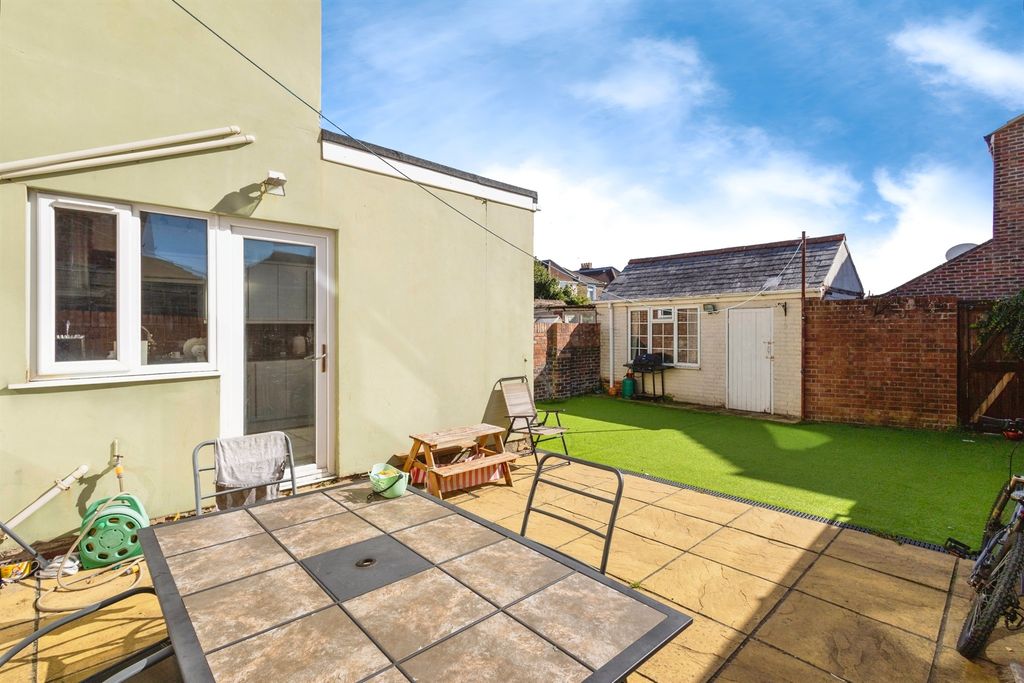 Property photo 2 of 17