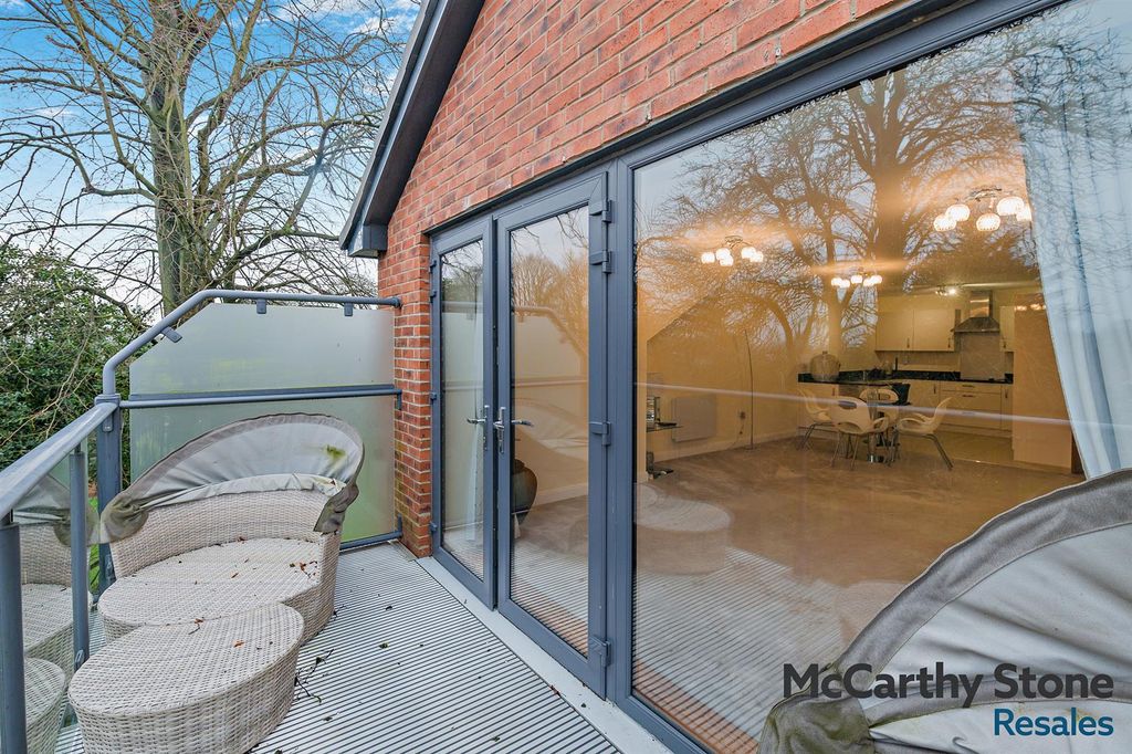 Property photo 2 of 37 8676641-Exterior02-800.Jpg