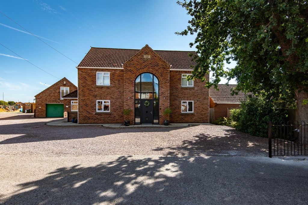 Property photo 1 of 32