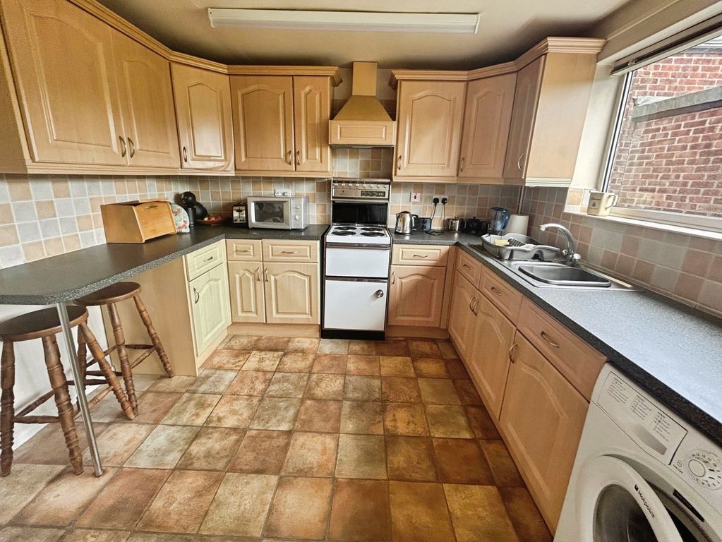 Property photo 2 of 16 Kitchen