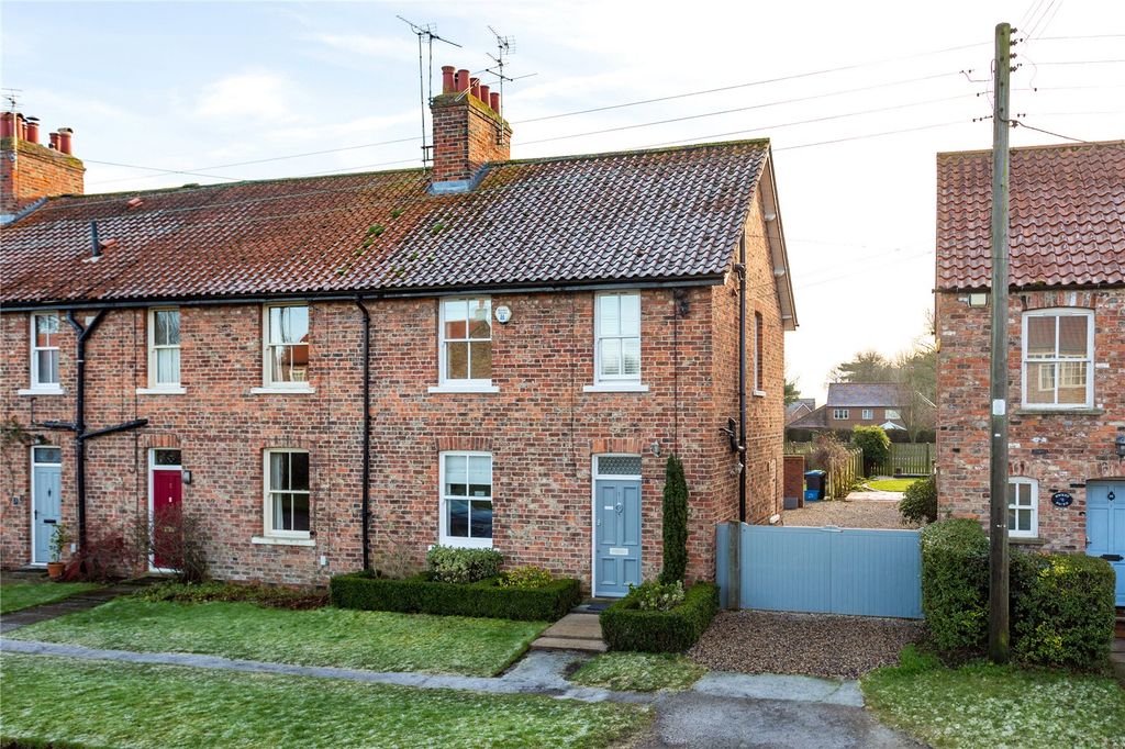 Property photo 1 of 12 Front External