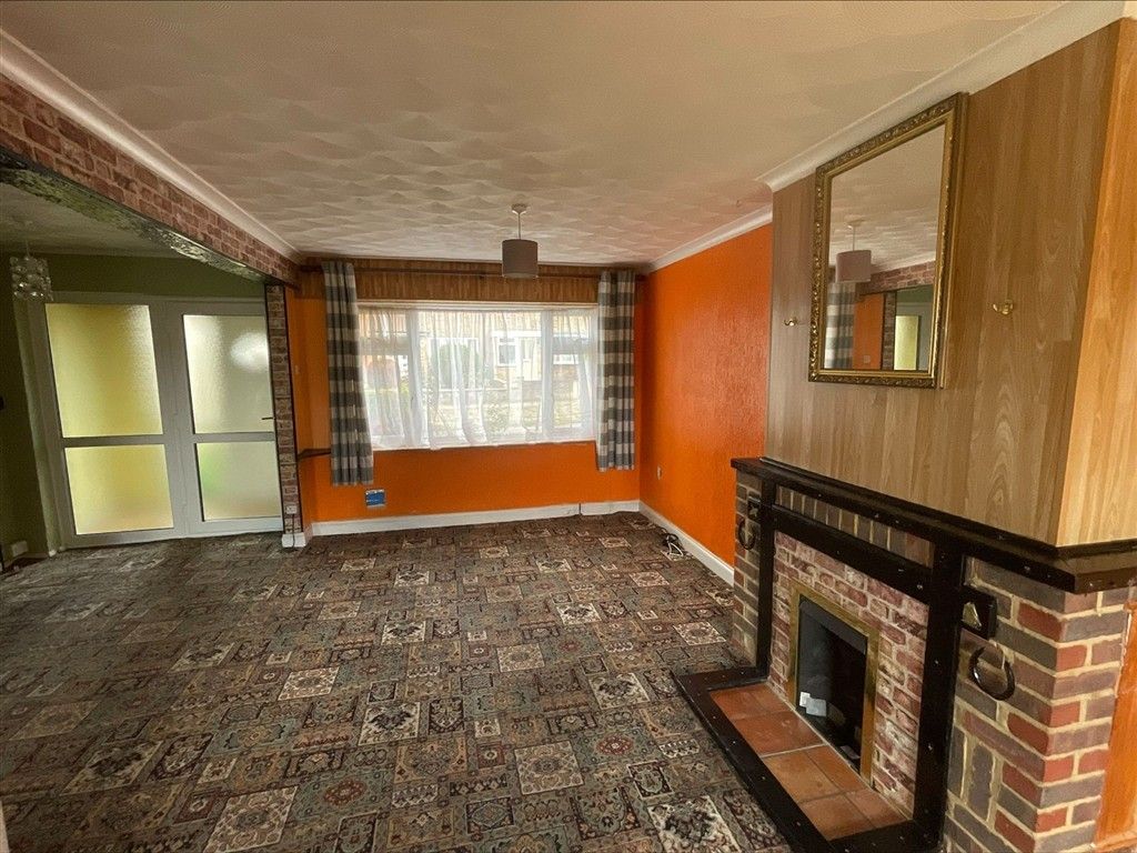 Property photo 3 of 12 Lounge