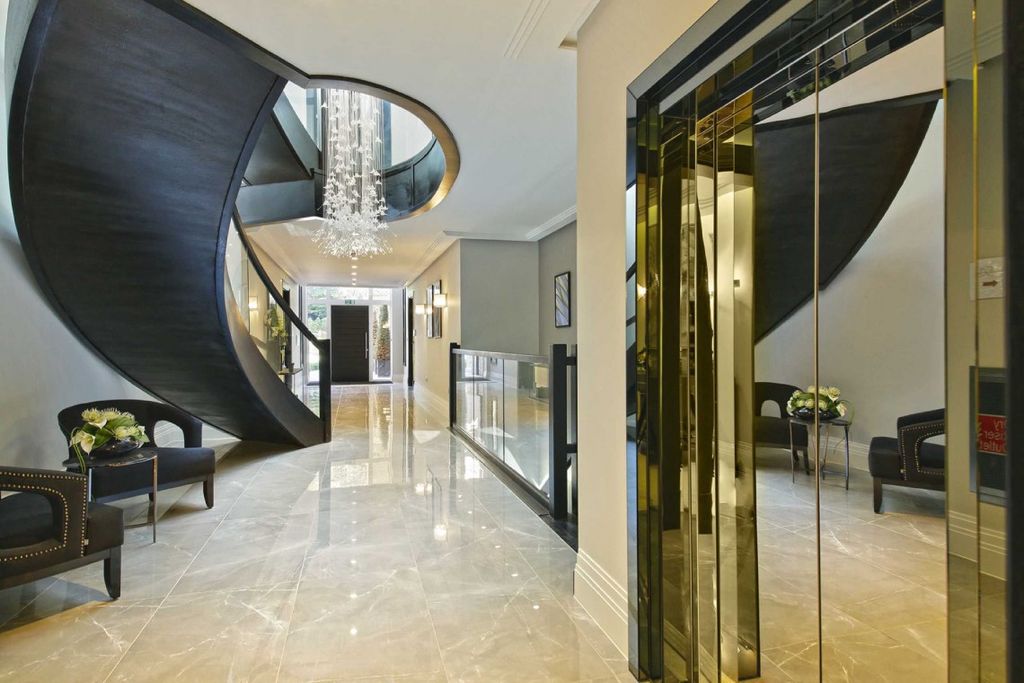 Property photo 2 of 26