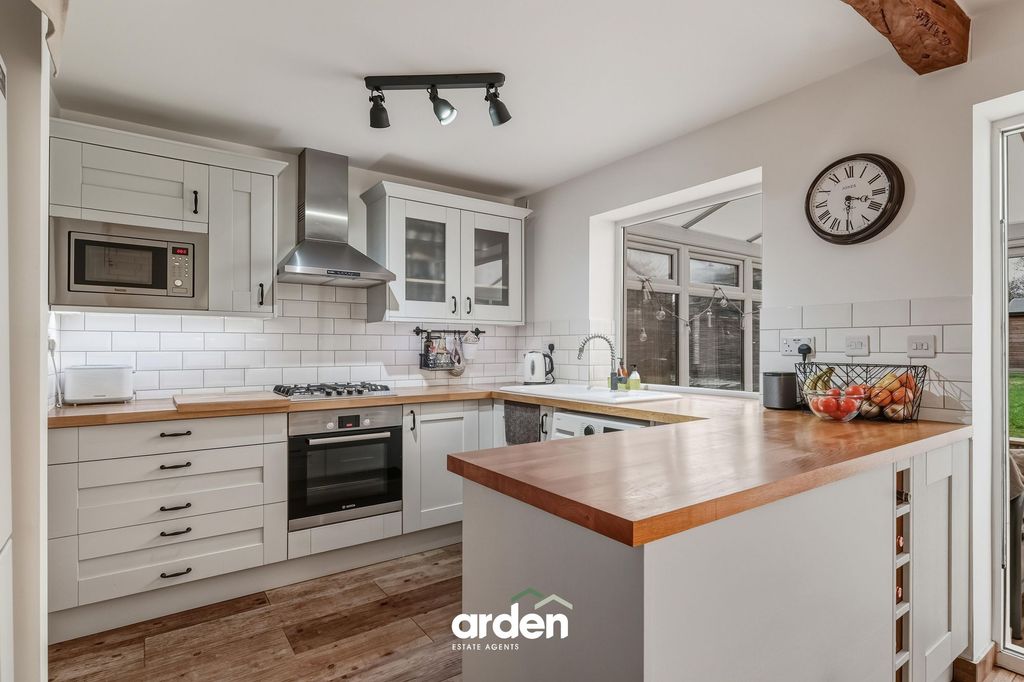 Property photo 3 of 11