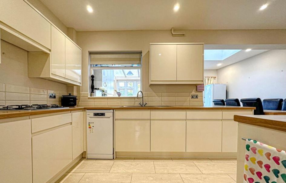 Property photo 2 of 16