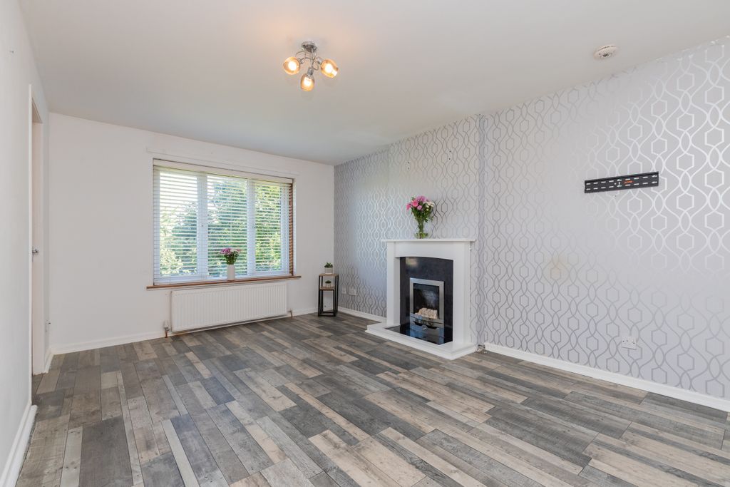 Property photo 2 of 16 Flat 1-2 15 Gamrie Drive Crookston Glasgow G53 7Bd-5
