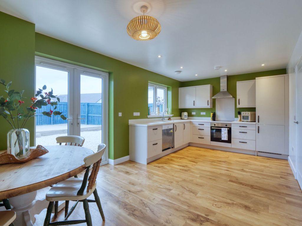 Property photo 2 of 20 Dining Kitchen