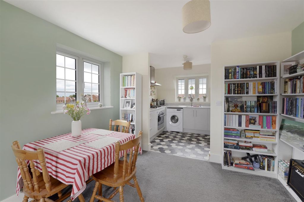 Property photo 3 of 12 Dining Area