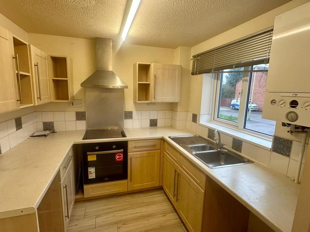 Property photo 3 of 9 Kitchen