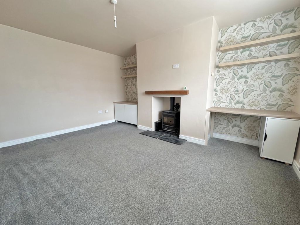 Property photo 2 of 11 64Ea664A-99Fc-44ba-B009-A95Bb73107E4