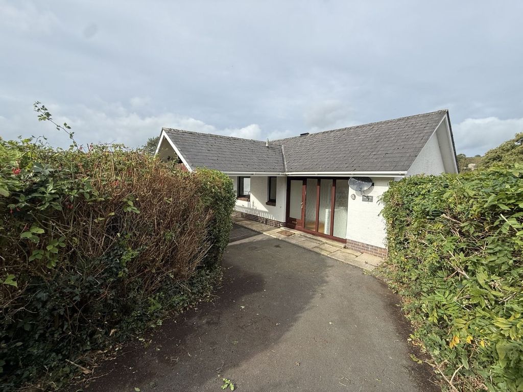 Property photo 1 of 28