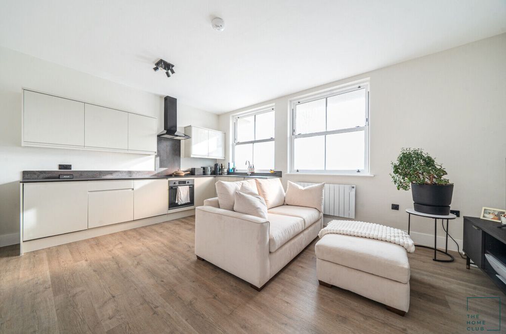 Property photo 1 of 17 E4Bd1995-d7E3-4c2c-B178-02c2956Ad3Ed