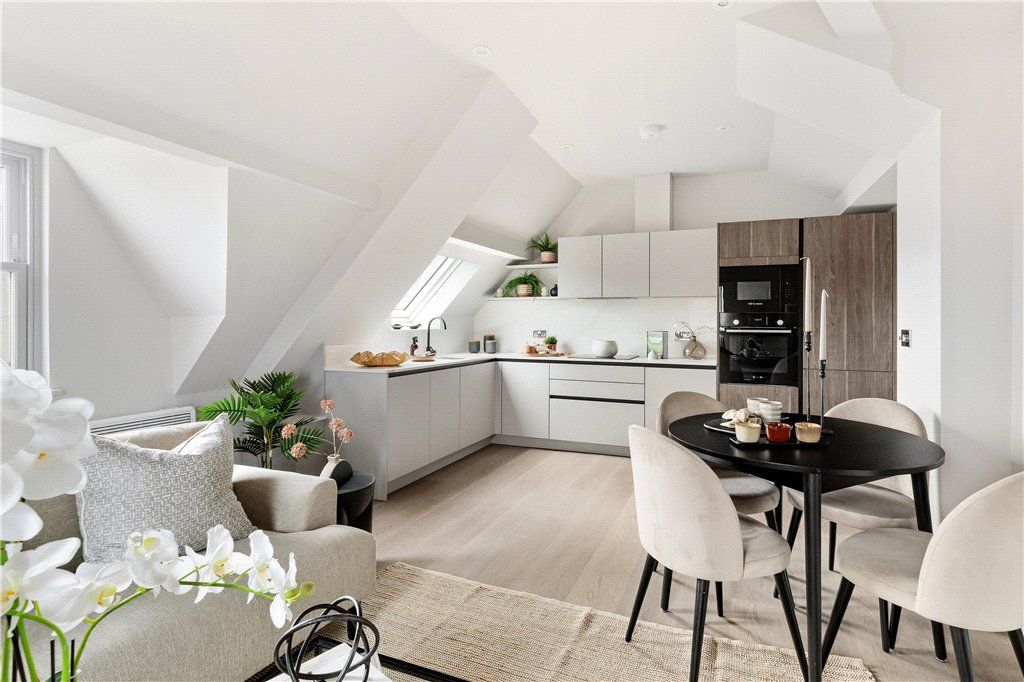 Property photo 1 of 11 Spacious Living