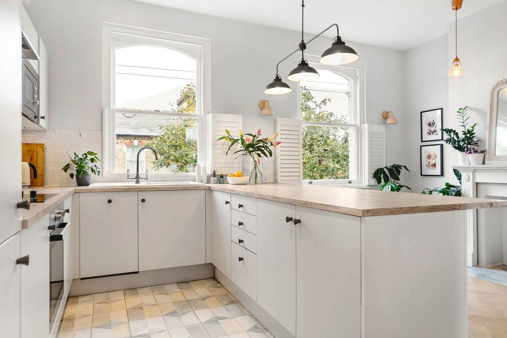 Property photo 2 of 22