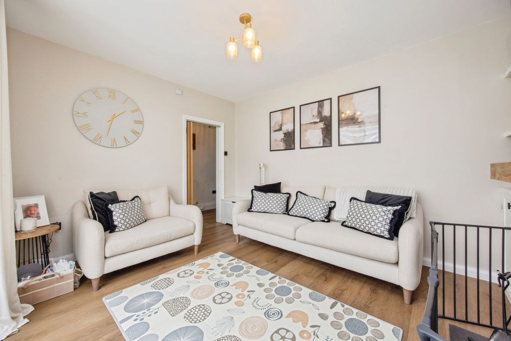 Property photo 3 of 20 Pbox-Img.Jpg