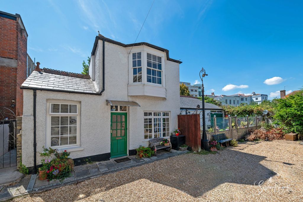 Property photo 1 of 42