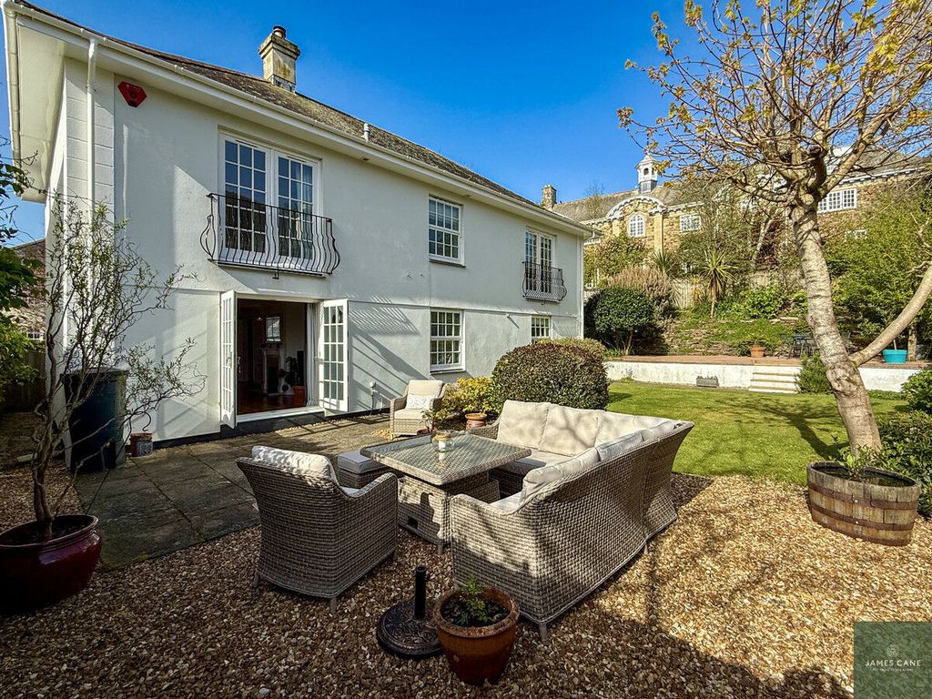 Property photo 3 of 25