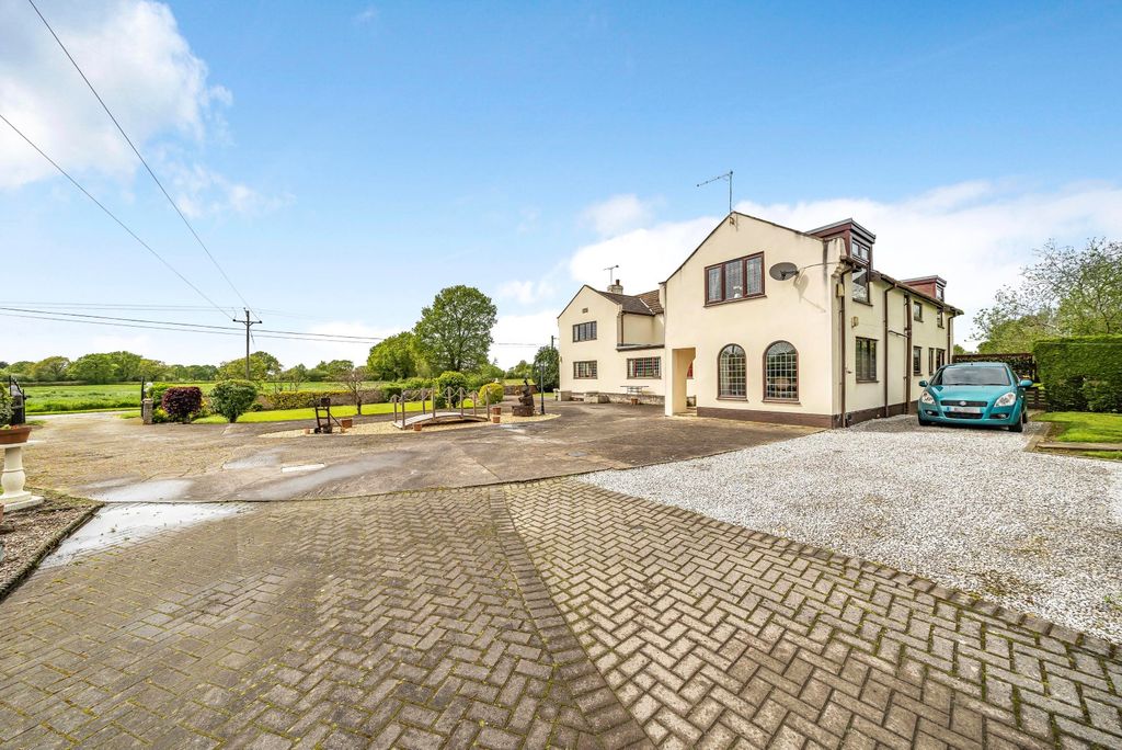 Property photo 2 of 20