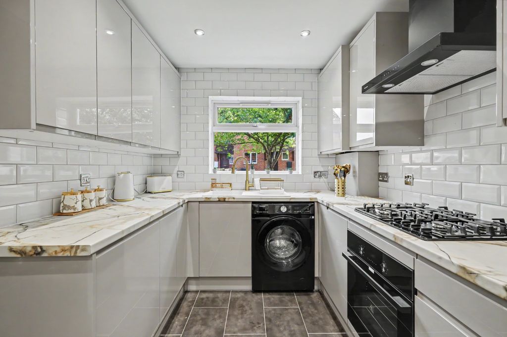 Property photo 3 of 17 5297974