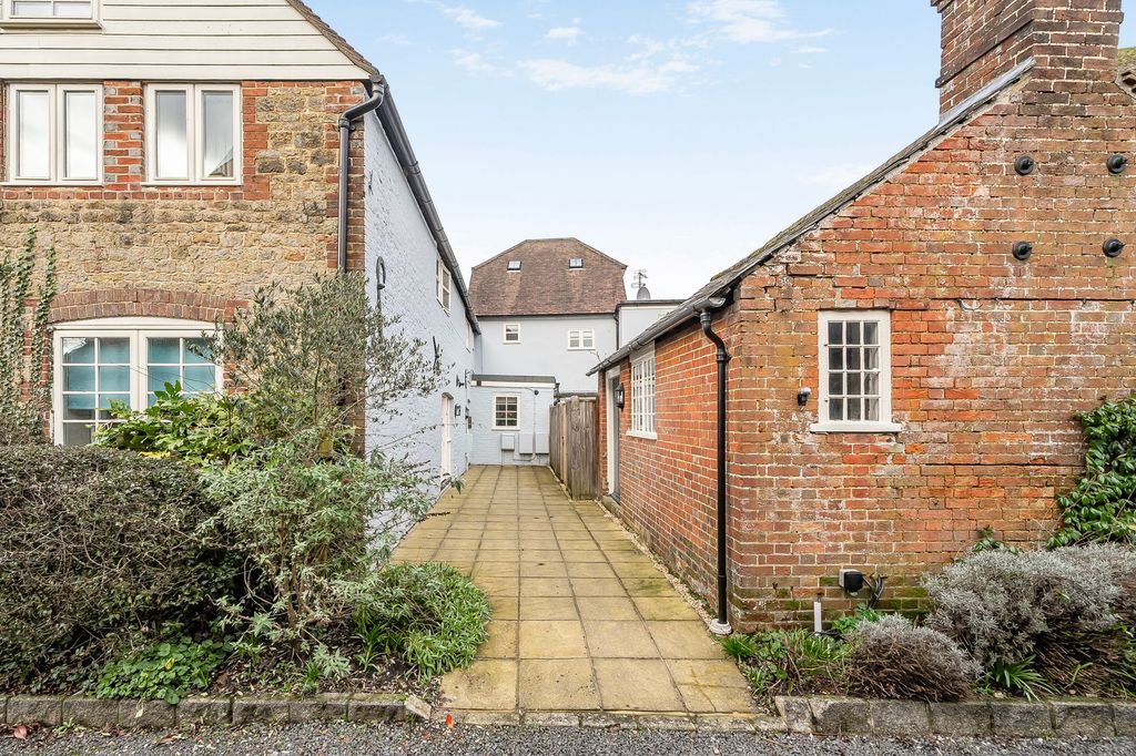 Property photo 1 of 12 The Approach