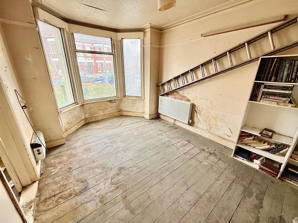 Property photo 2 of 10 Lounge