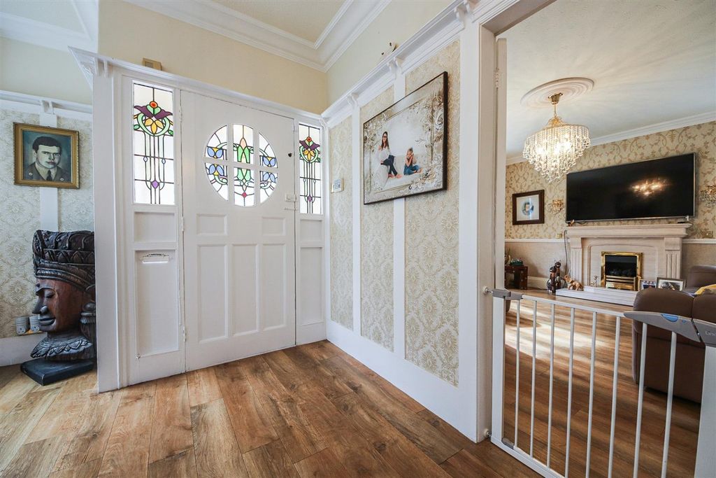 Property photo 3 of 49 4586546