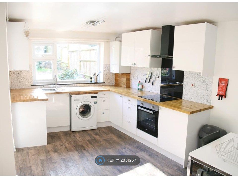 Property photo 1 of 11 Kitchen