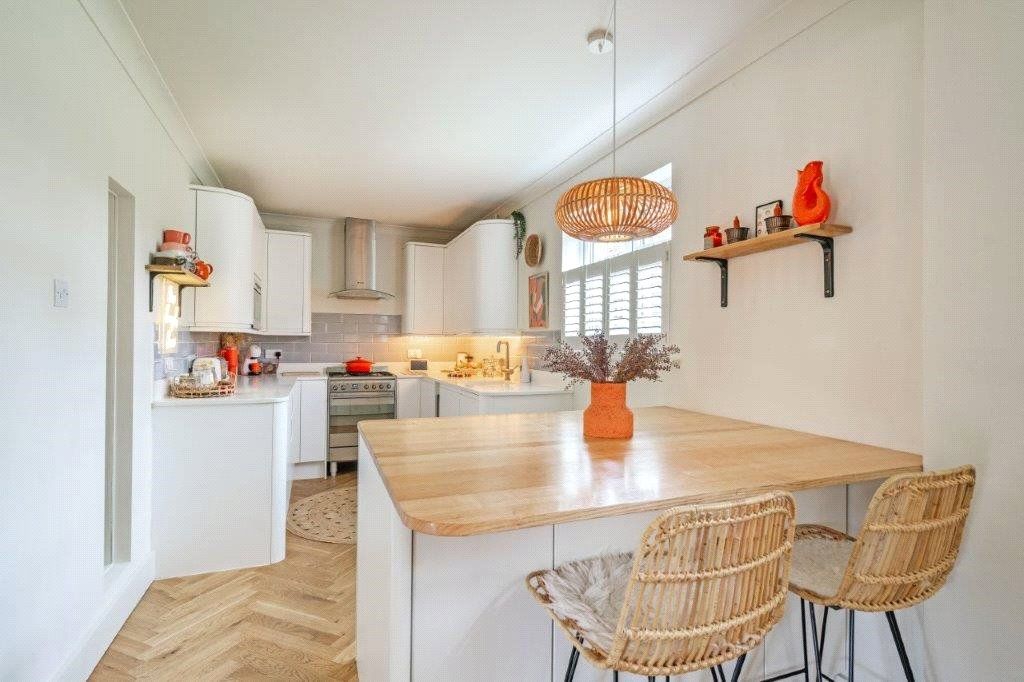 Property photo 3 of 20 Kitchen