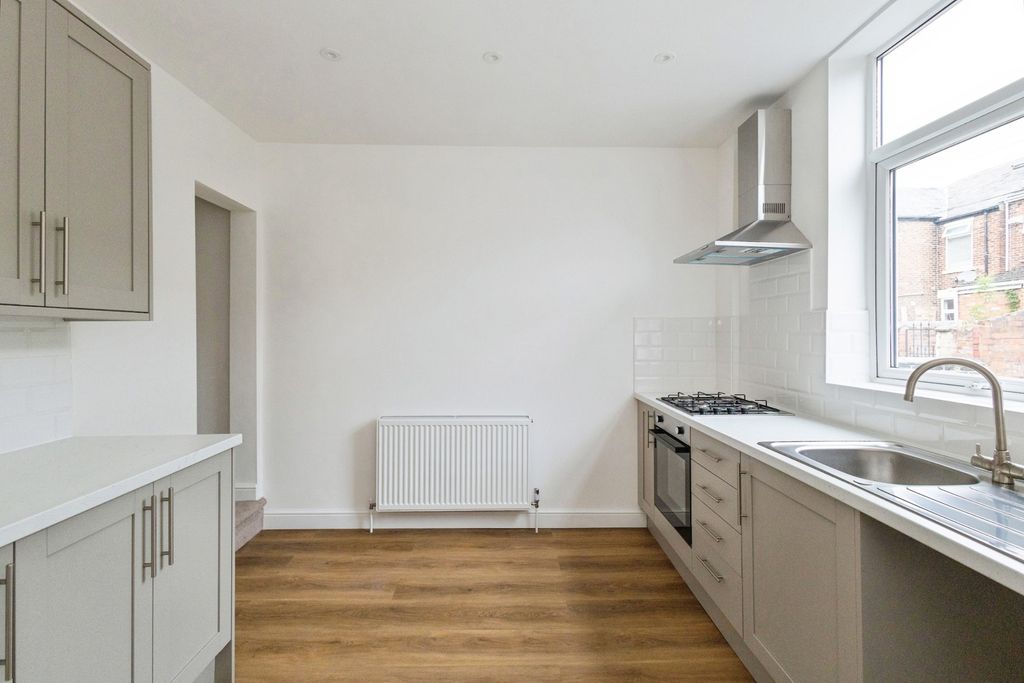 Property photo 2 of 15 Pbox-Img.Jpg