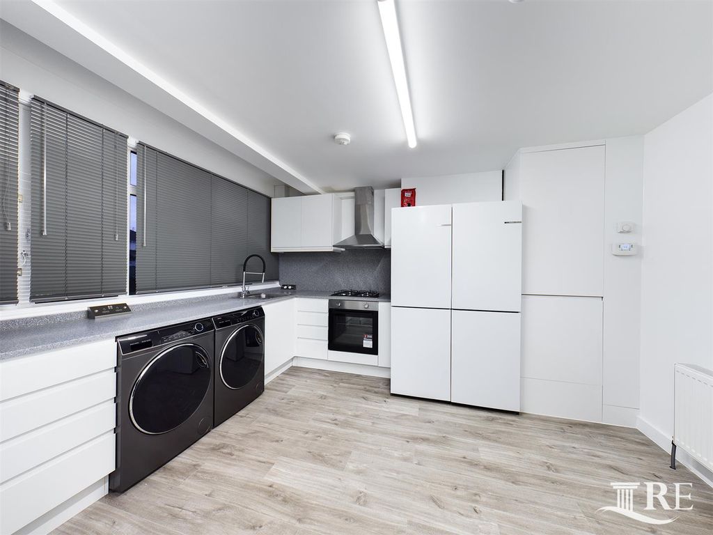 Property photo 3 of 6 Kitchen ..Jpg