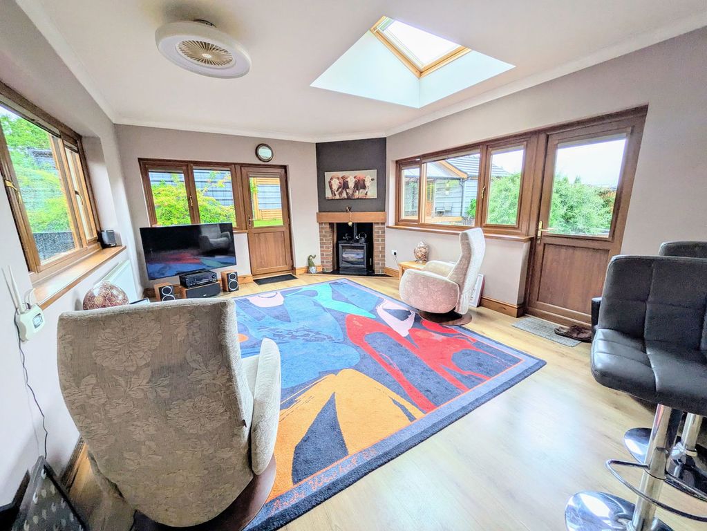 Property photo 2 of 25