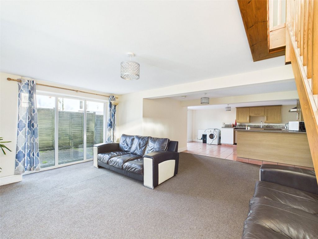 Property photo 2 of 9 Picture No. 11