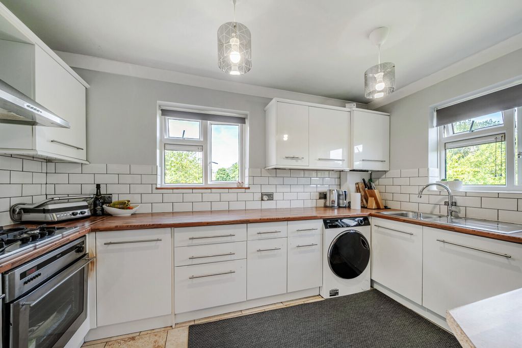 Property photo 3 of 14 1478865-11-6A3133...