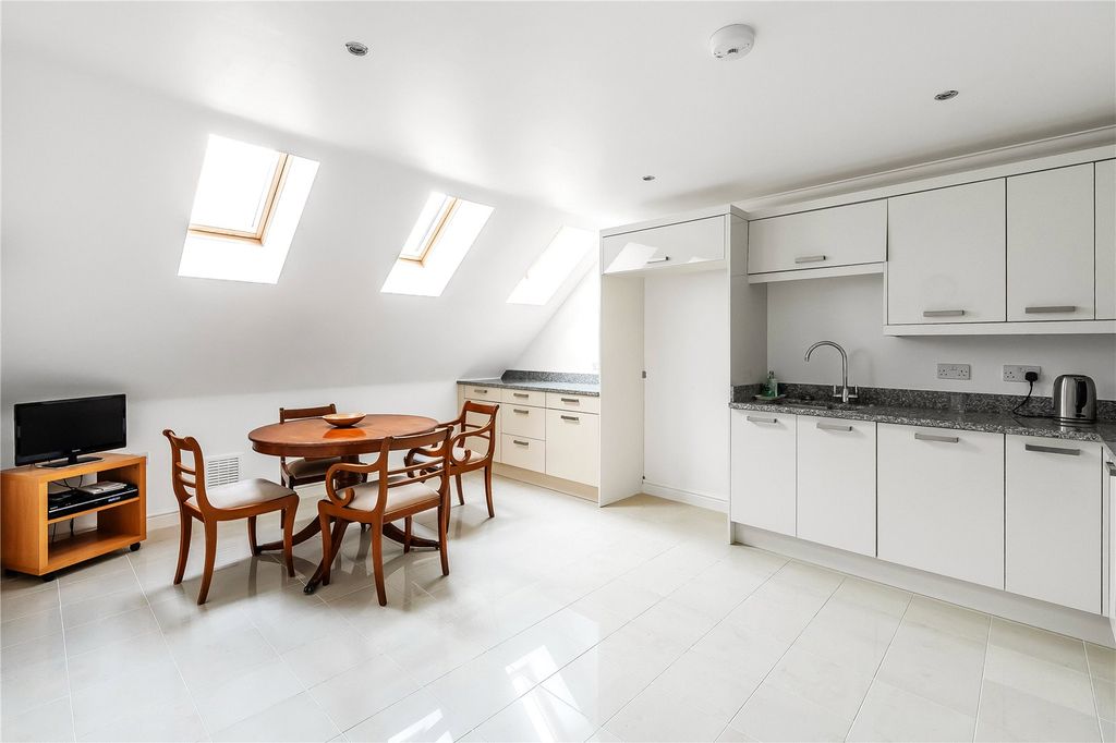 Additional image 5 of 3 bed flat for saleWest Hill, Oxted, Surrey RH8