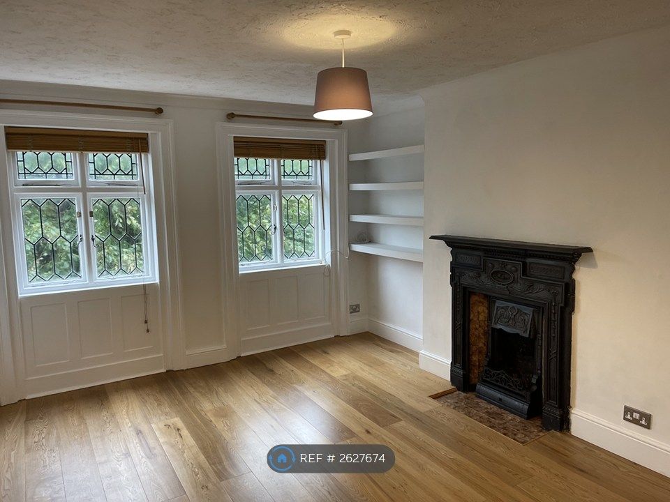 Property photo 1 of 12 Lounge