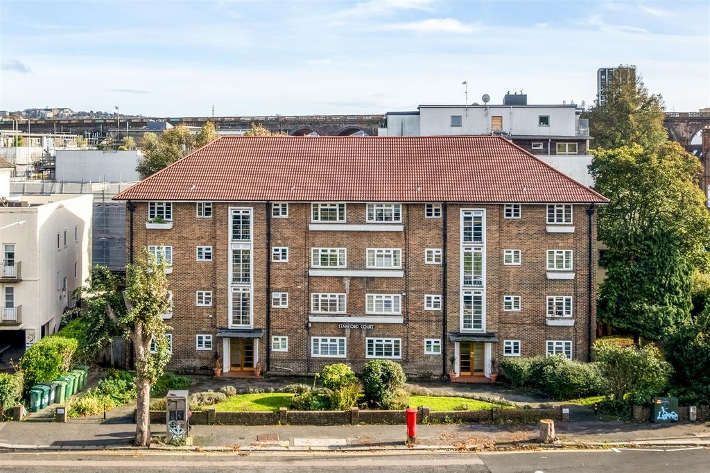 Property photo 1 of 9 9 Stanford Court-1.Jpg