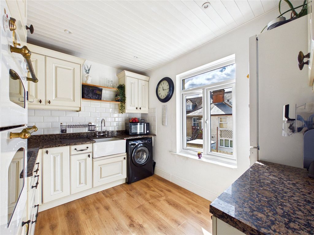 Property photo 2 of 18 Picture No. 12