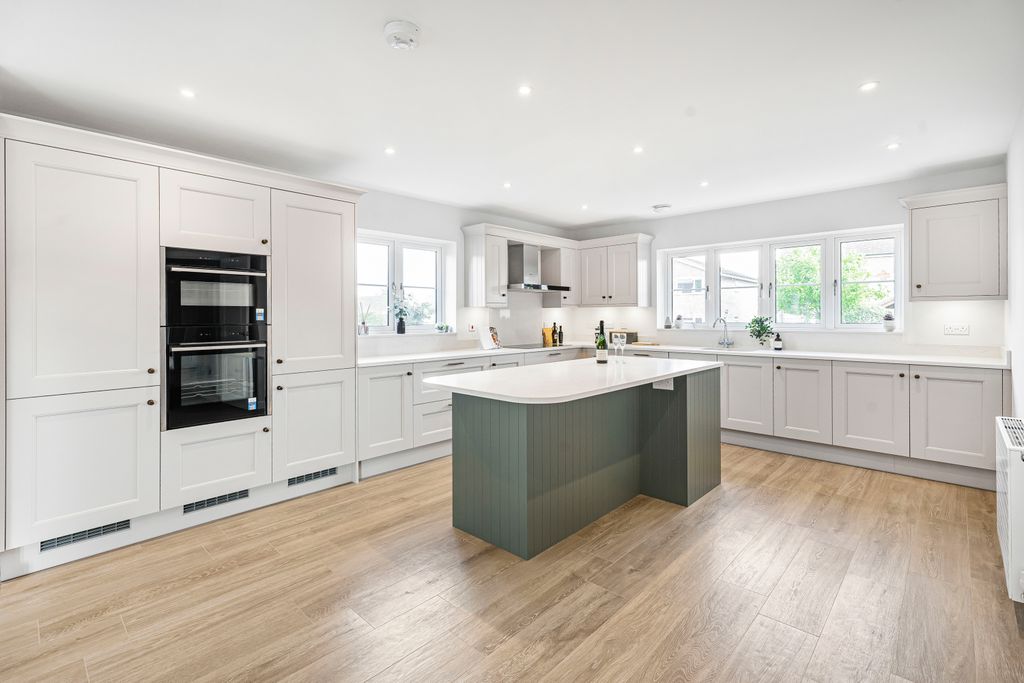Property photo 3 of 12 560116