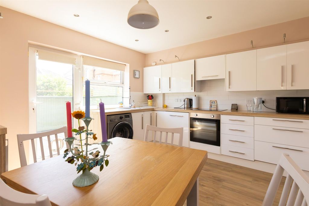 Property photo 2 of 24 Kitchen