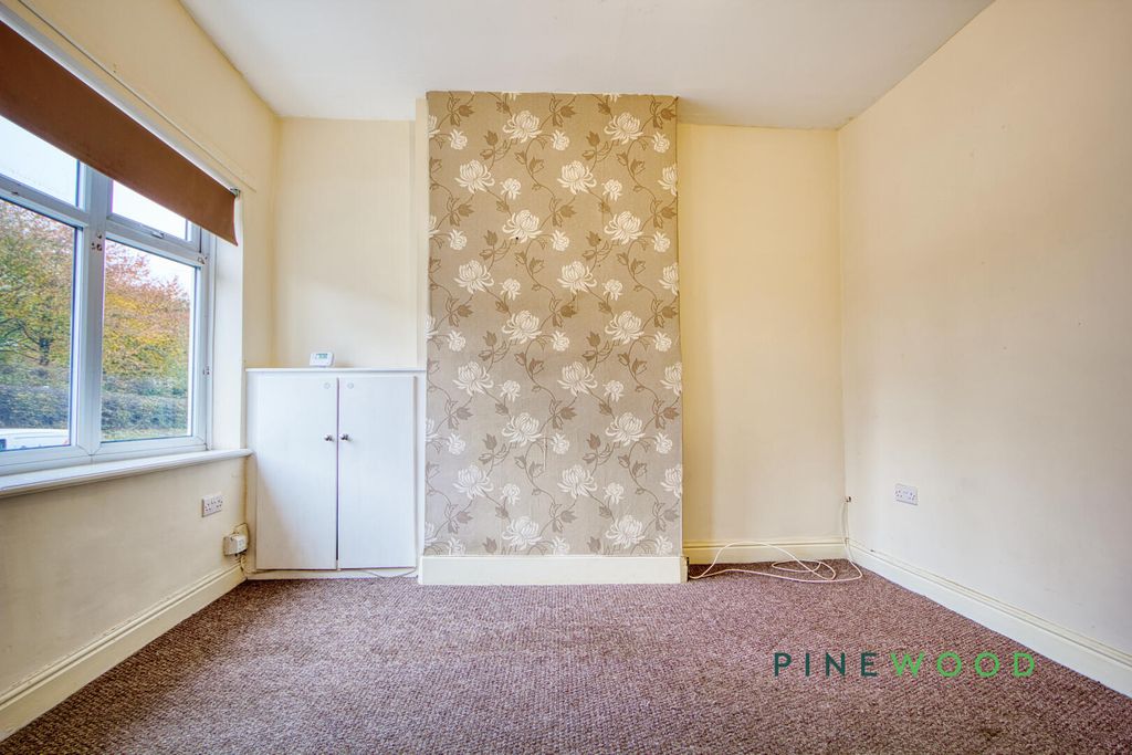 Property photo 2 of 14 Lounge